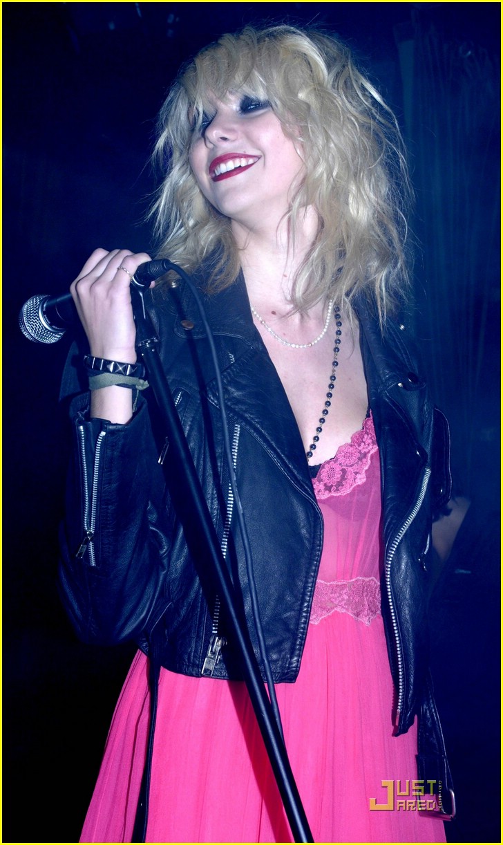 Taylor Momsen: MySpace Birthday! | Photo 229811 - Photo Gallery | Just
