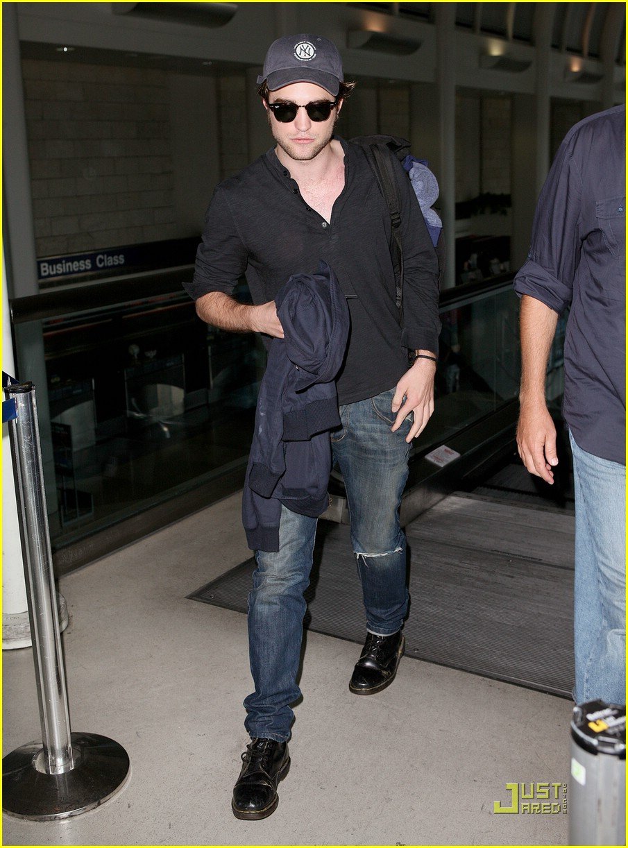 Robert Pattinson: Leaving Los Angeles | Photo 226721 - Photo Gallery ...