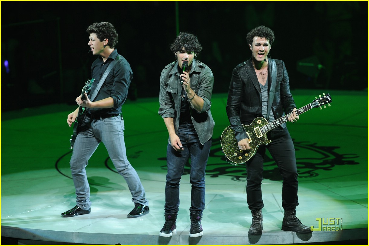 The Jonas Brothers Take Over Tampa Photo 259191 Photo Gallery