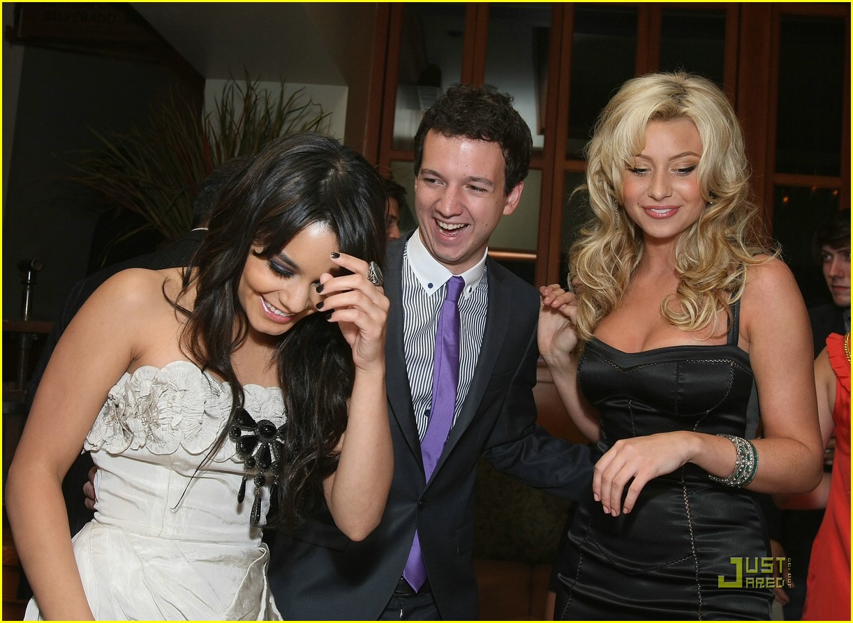 Full Sized Photo of alyson michalka bandslam premiere 34 | Aly & AJ ...