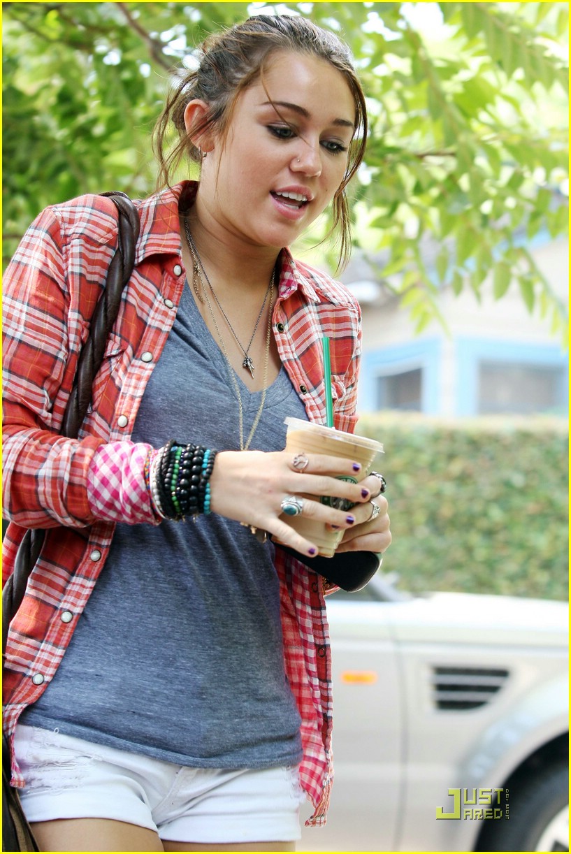 Miley Cyrus & Kelly Preston: Arnie Morton's Mates | Photo 272041 ...