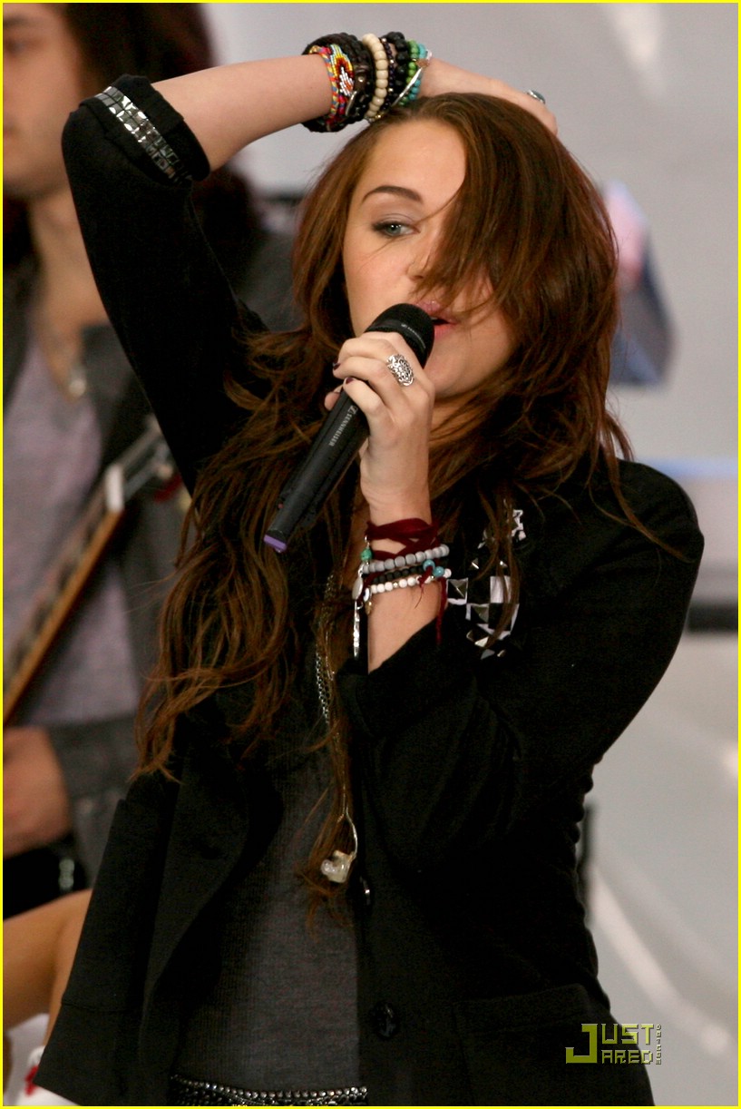 Full Sized Photo of miley cyrus today show concert 21 | Miley Cyrus ...