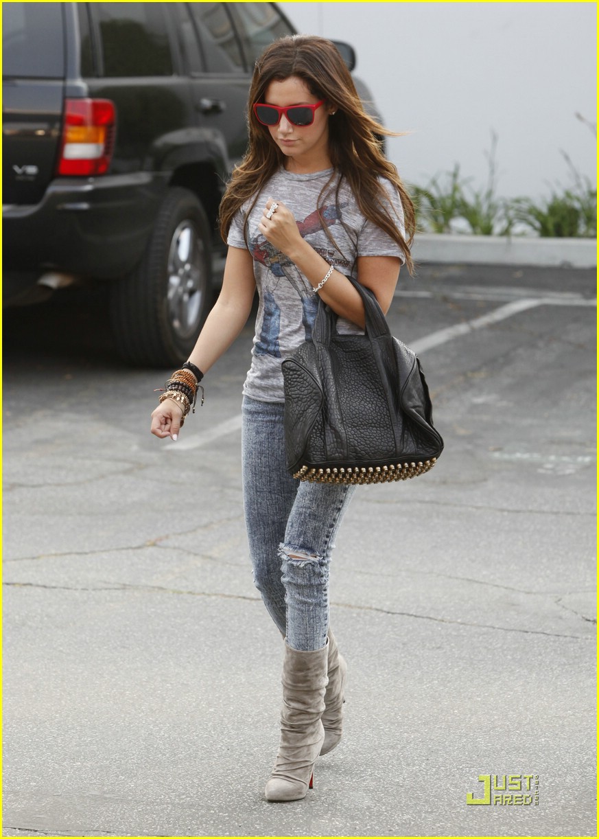 Ashley Tisdale Going to Warner Brothers Studio February 23, 2009 – Star  Style