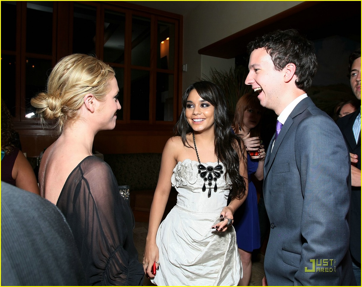 Full Sized Photo of vanessa hudgens stella hudgens napa valley grille