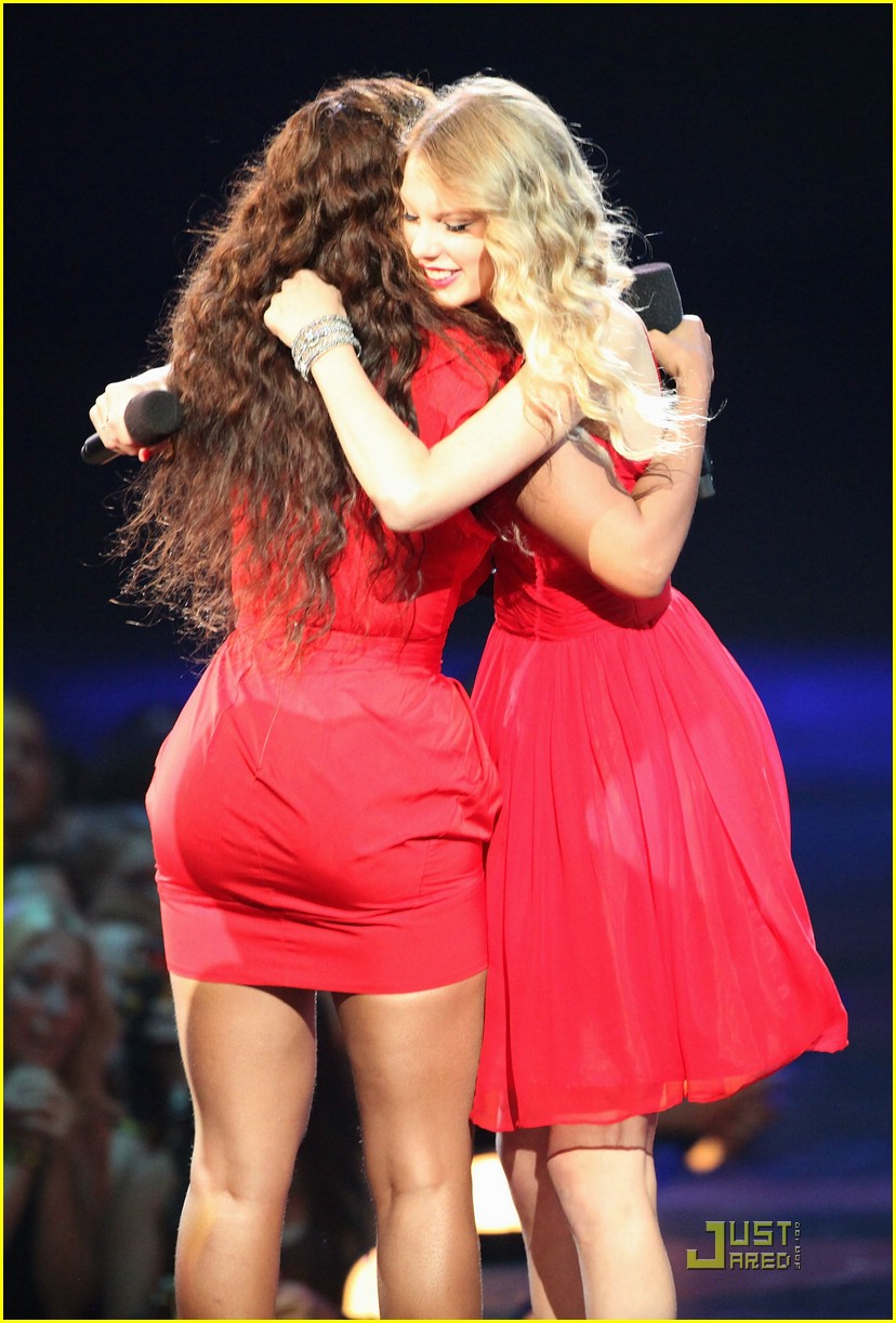 Beyonce Lets Taylor Swift Have Her Moment Photo 285901 Photo Gallery Just Jared Jr 