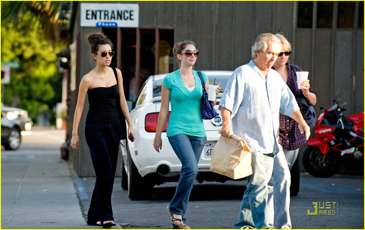 christian serratos mos diner 03