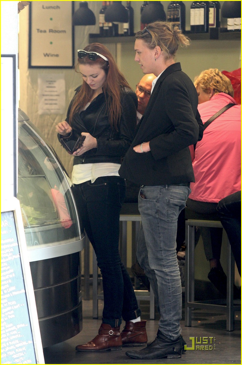 jamie campbell bower zoe graham rome 03