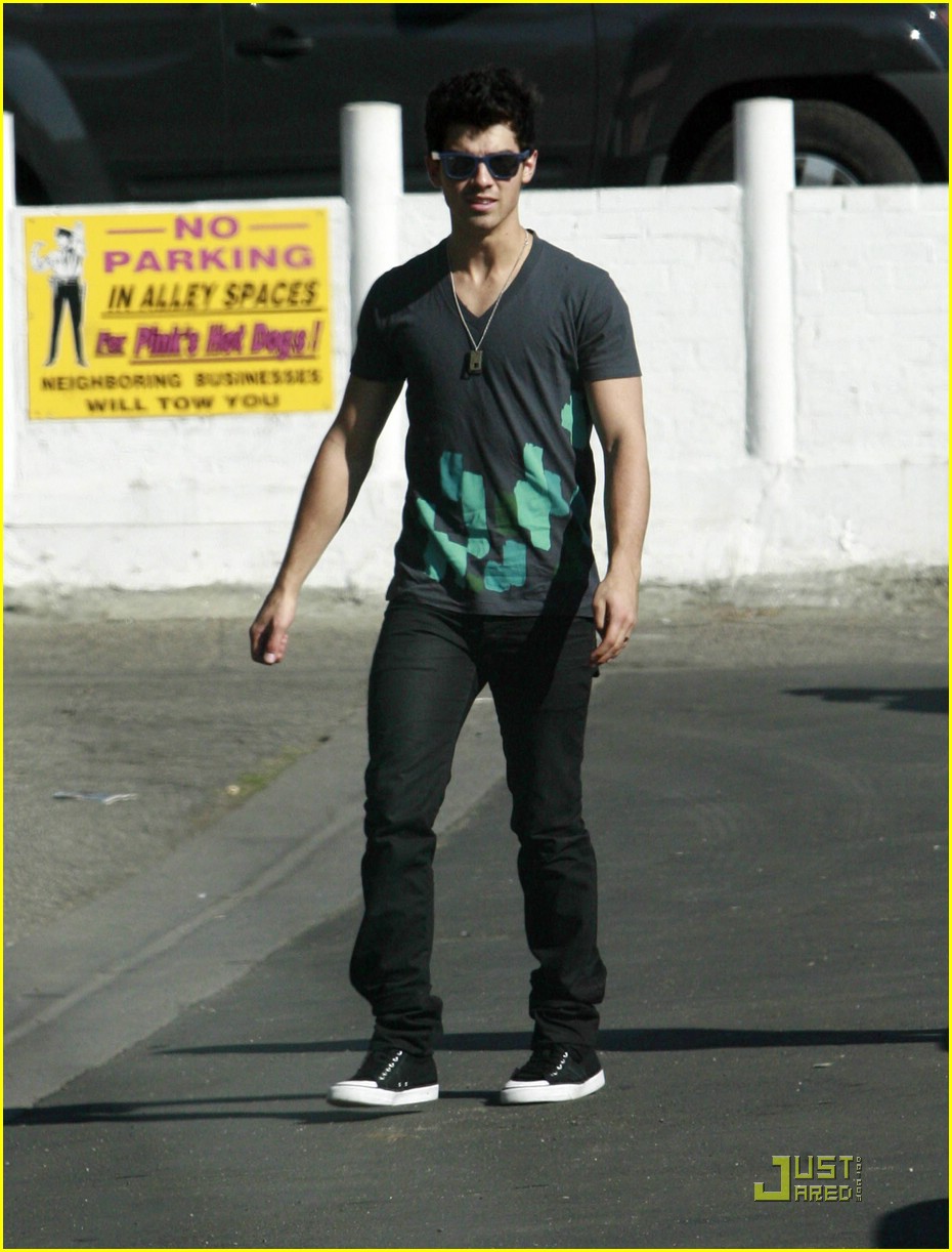 Joe Jonas is Yogurt Yummy | Photo 326521 - Photo Gallery | Just Jared Jr.