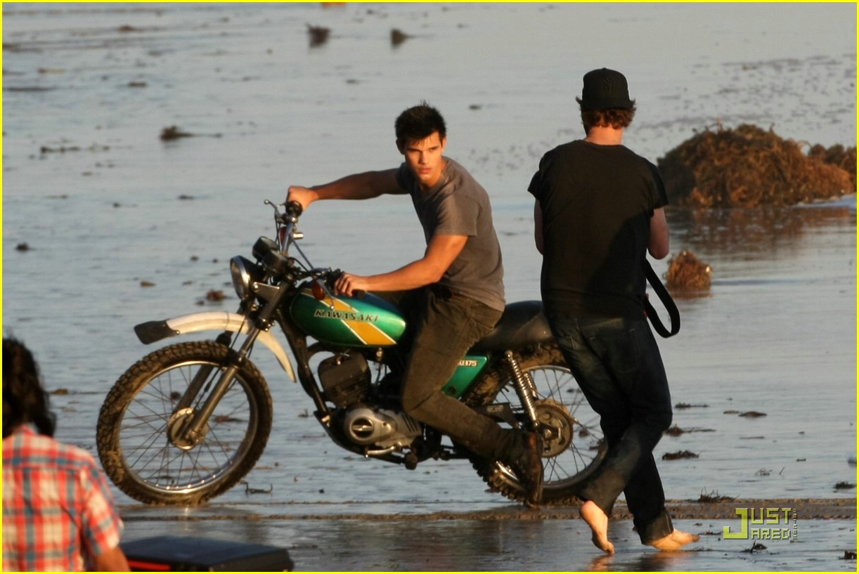 Taylor Lautner is a Motorcycle Man | Photo 310841 - Photo Gallery ...