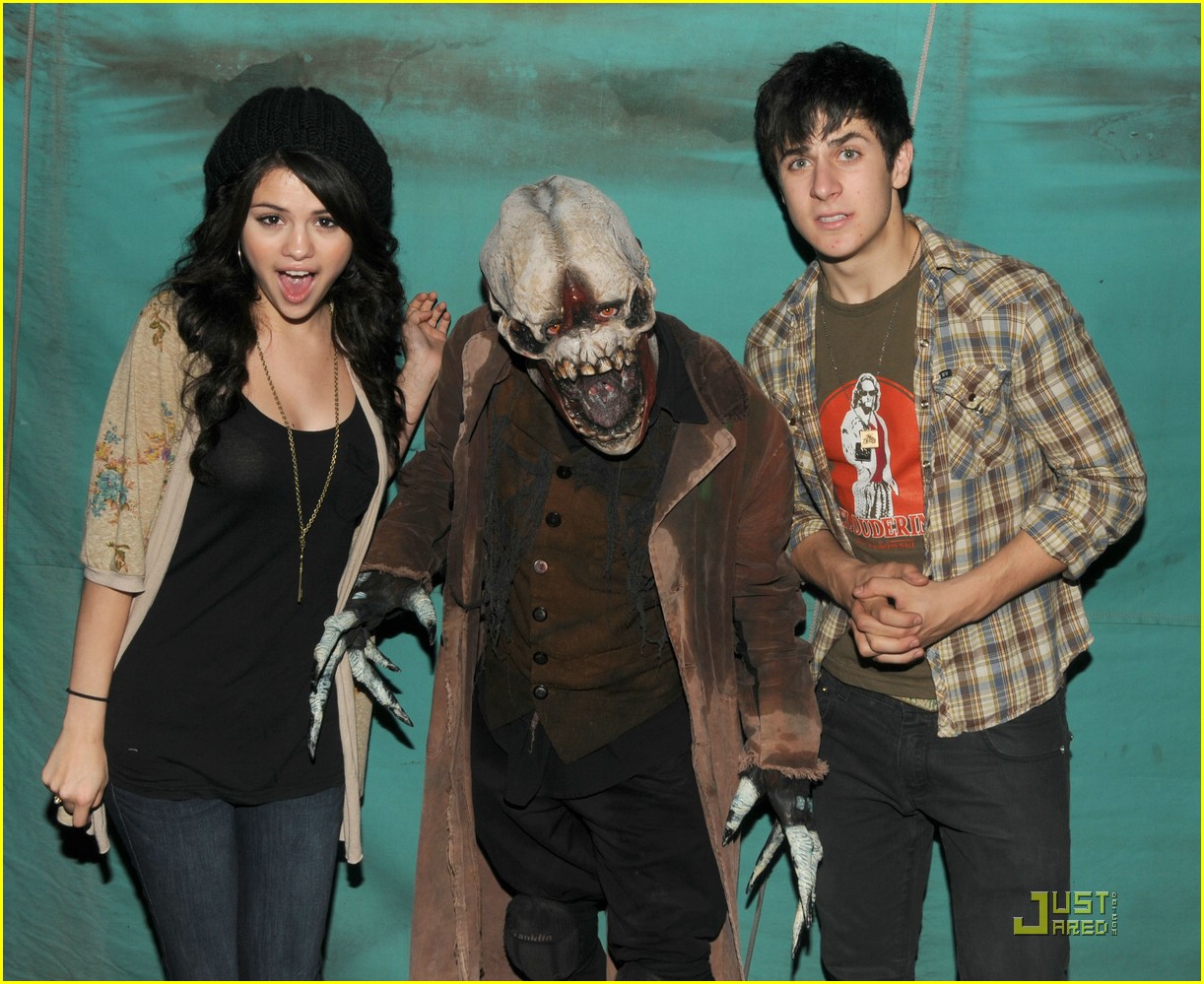 Full Sized Photo of selena gomez david henrie knotts haunt 09 | Selena