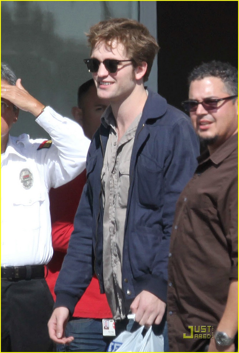 Kristen Stewart & Robert Pattinson: New Moon Movie-Goers | Photo 333161 ...