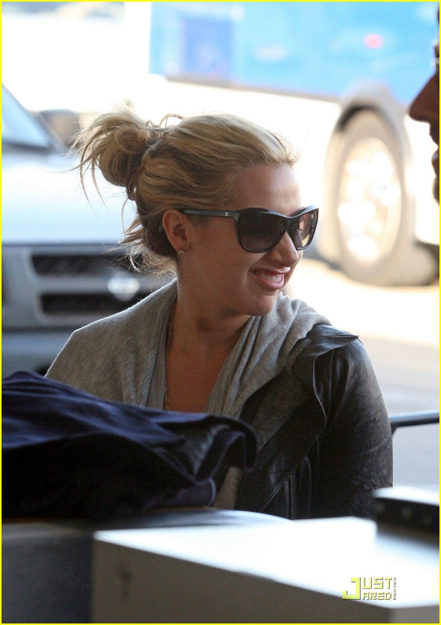 Ashley Tisdale I Love Your Funny Face Photo 332151 Ashley Tisdale Caroline Clark Pictures Just Jared Jr