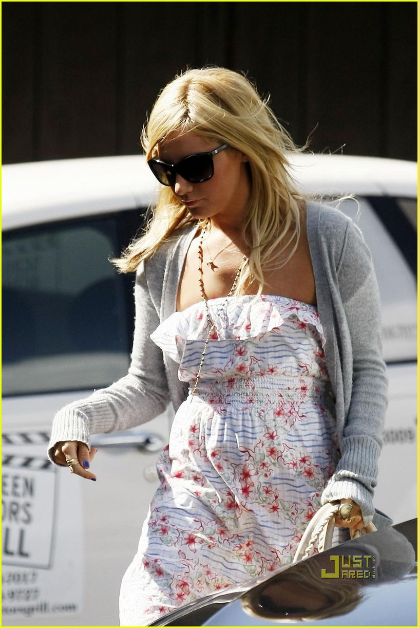 Ashley Tisdale & Scott Speer: Mo's Meet-Up | Photo 307721 - Photo