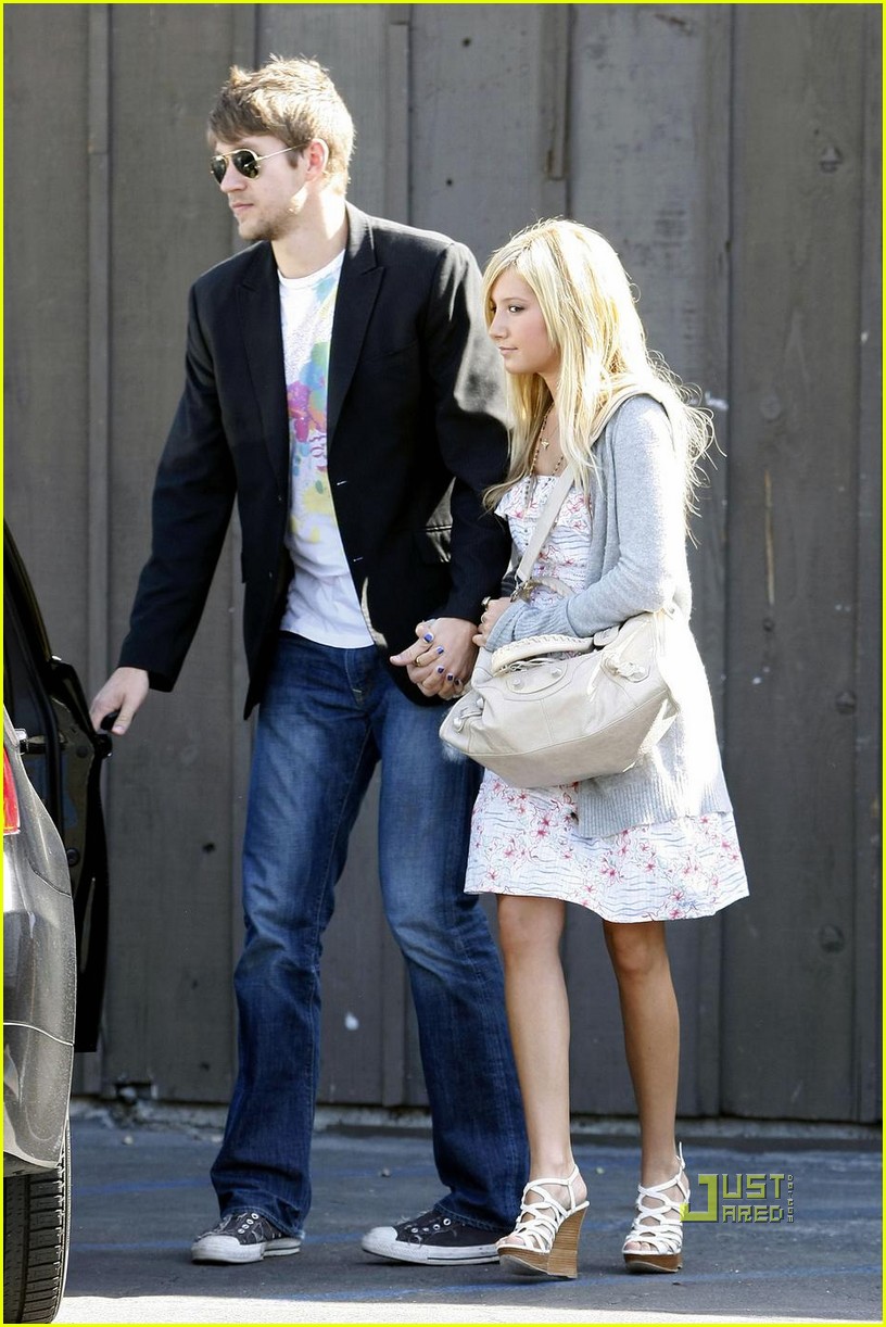 Ashley Tisdale & Scott Speer: Mo's Meet-Up | Photo 307791 - Photo