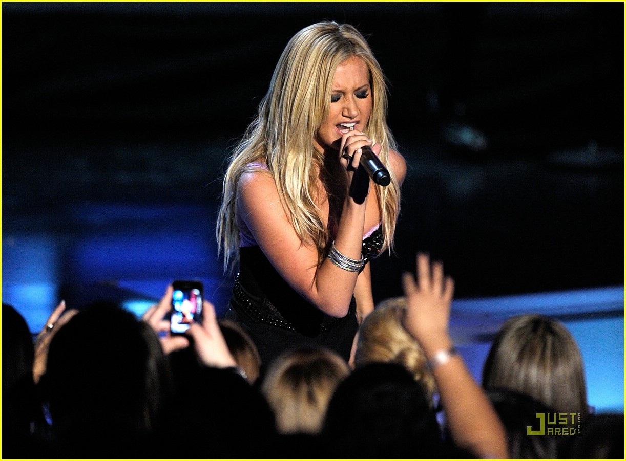 Ashley Tisdale Performs At Los Premios Mtv 2009 Photo 318181 Photo Gallery Just Jared Jr