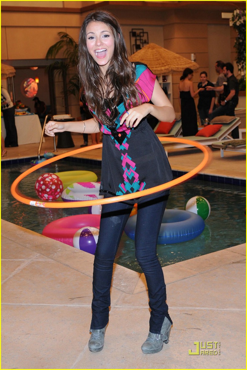 Miranda Cosgrove And Victoria Justice To Big Time Rush Welcome To Nick Photo 336301 Photo