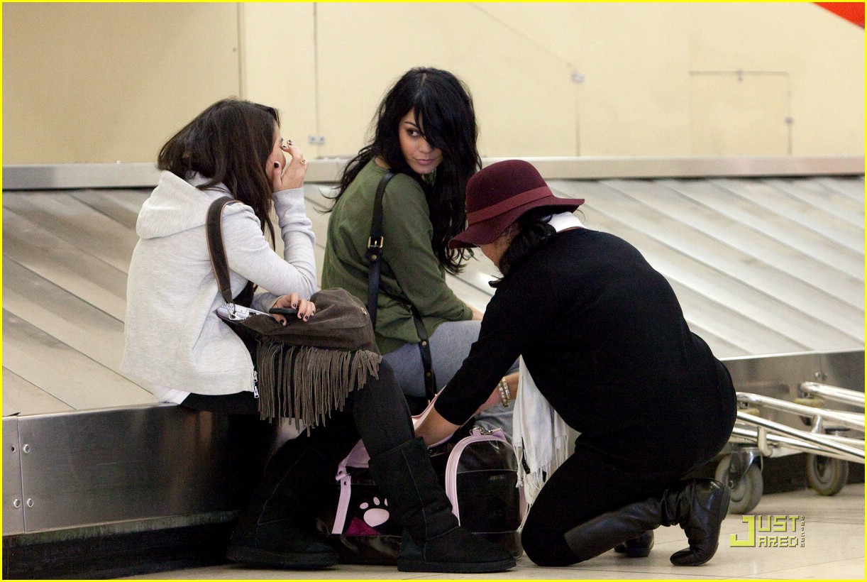 Vanessa & Stella Hudgens: LAX Ladies | Photo 348878 - Photo Gallery