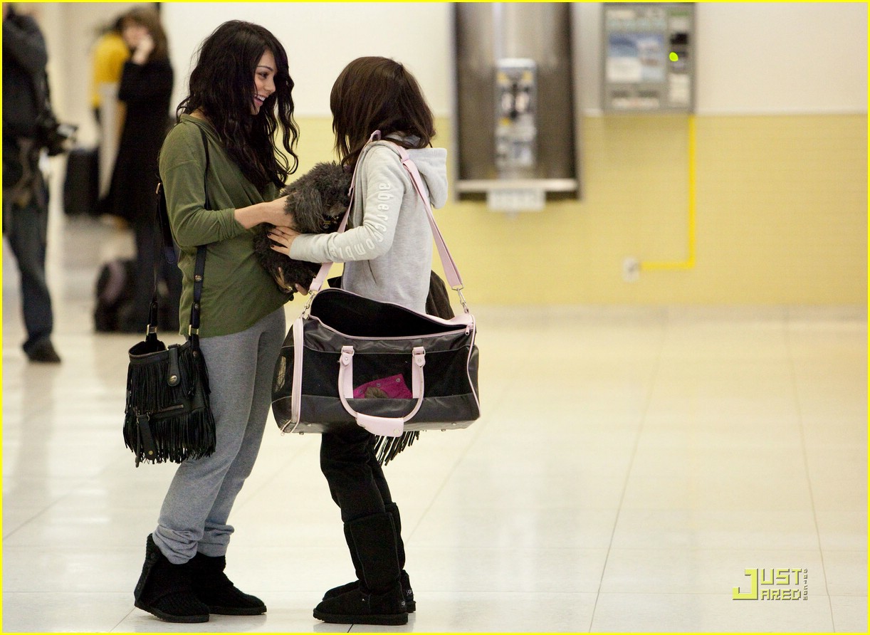 Vanessa & Stella Hudgens: LAX Ladies | Photo 348880 - Photo Gallery