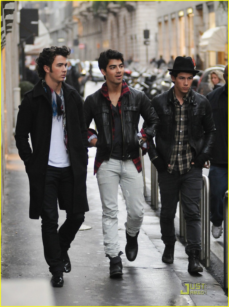 Мужское 8. Jonas brothers 1995. Братья Джонас молодые. Jonas brothers 2000. Jonas brothers: живя мечтой сериал 2008–2010.