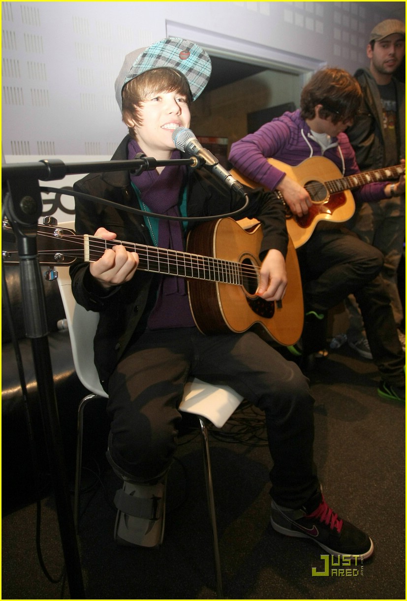 Justin Bieber Goes Goom | Photo 350623 - Photo Gallery | Just Jared Jr.