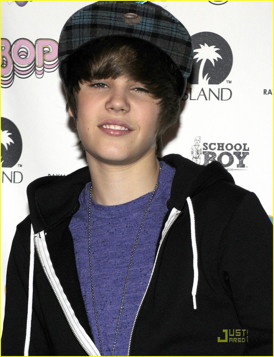 Justin Bieber: My Universal CityWalk World | Photo 349492 - Photo ...