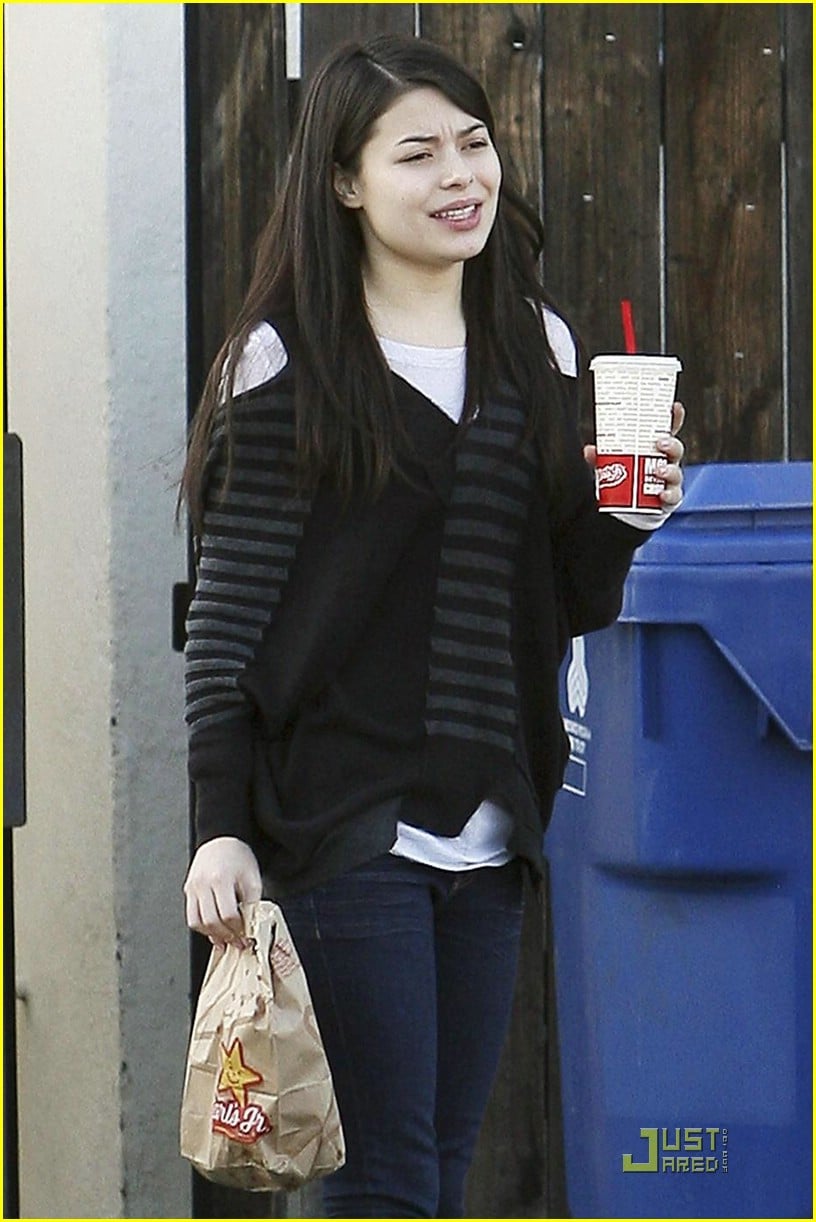 Miranda Cosgrove: Craving Carl's Jr. | Photo 350746 - Photo Gallery ...