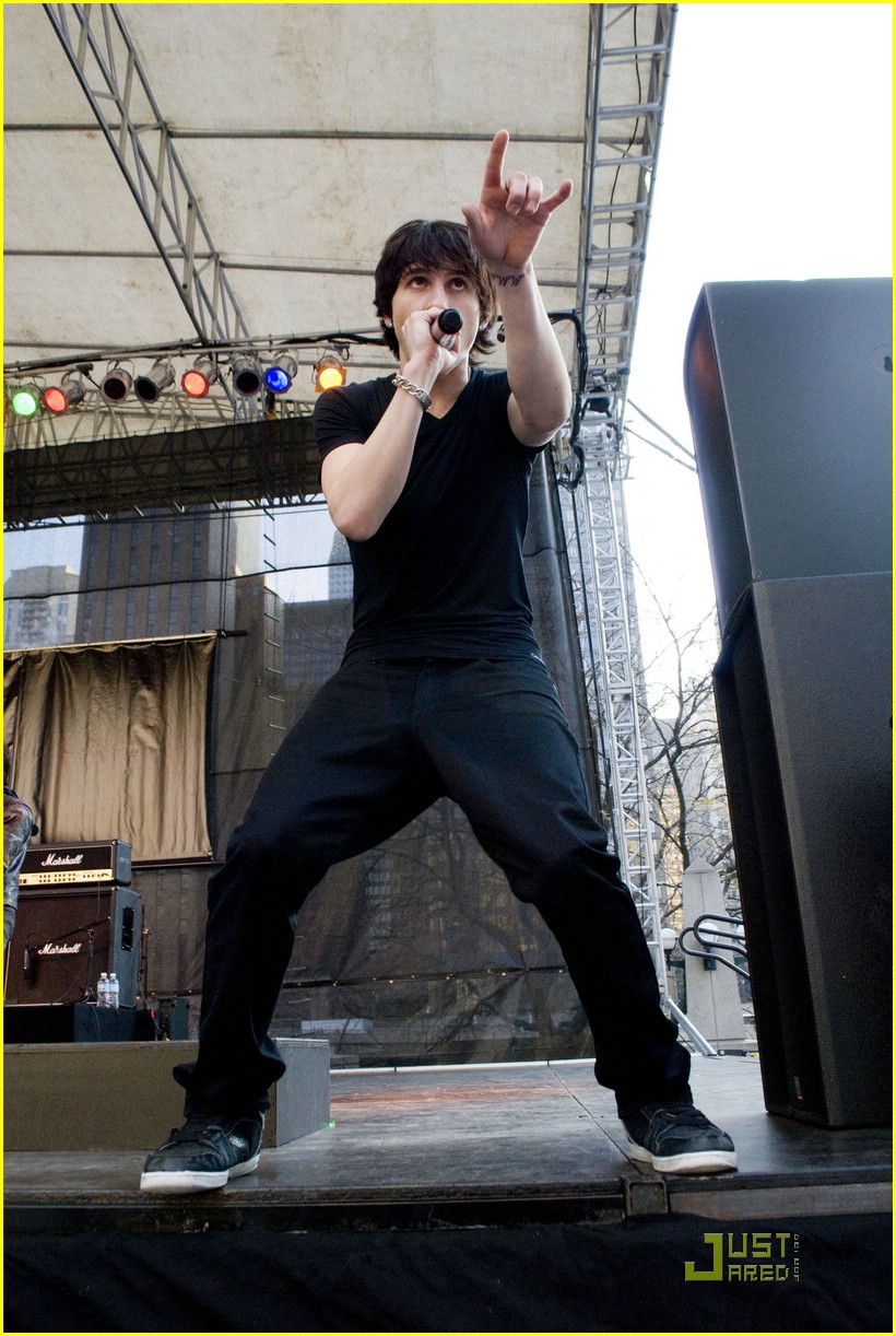 Mitchel Musso Warms Up The Magnificent Mile Photo 350265 Photo