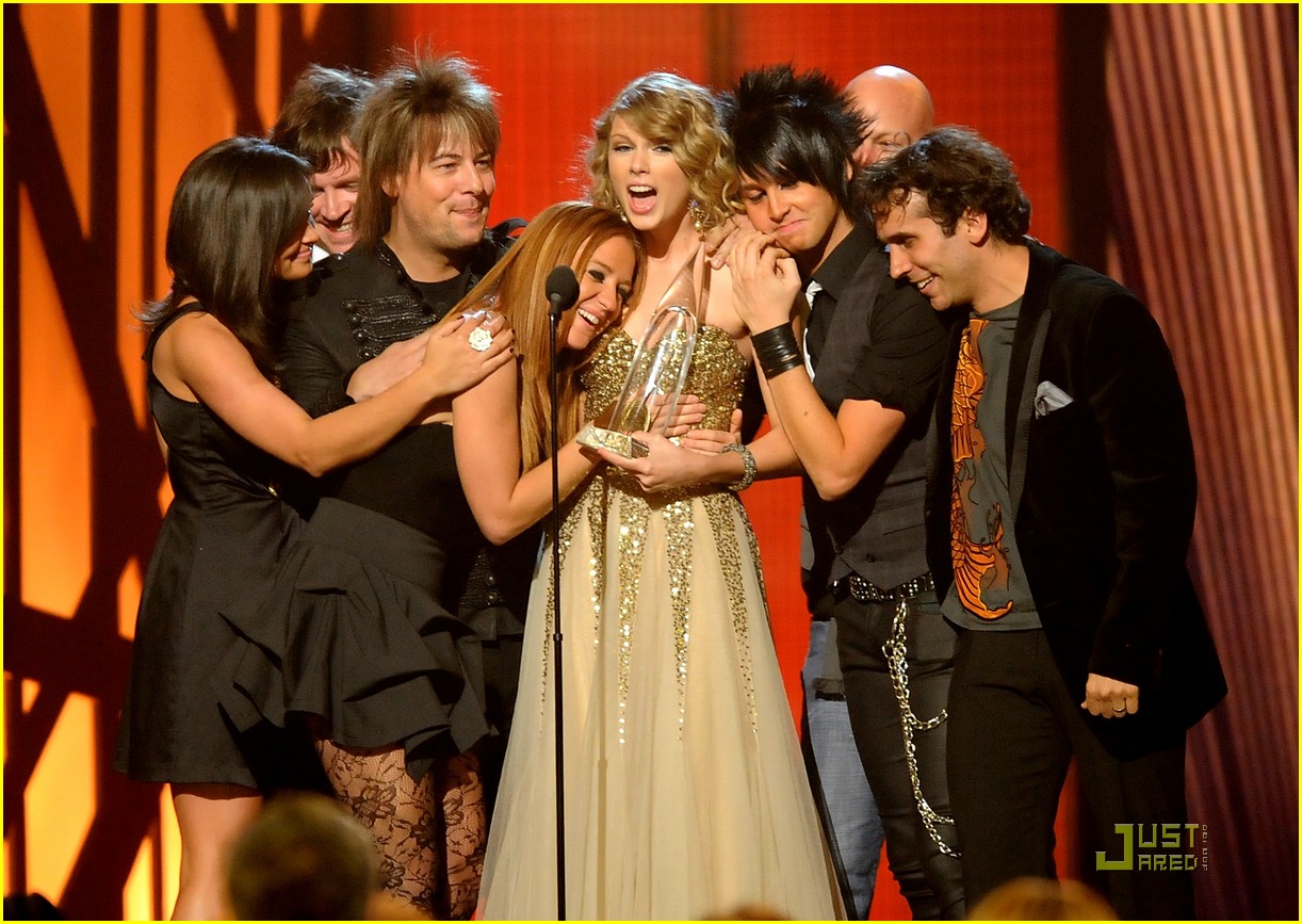 Taylor Swift Sweeps the CMAs Photo 346791 Photo Gallery Just