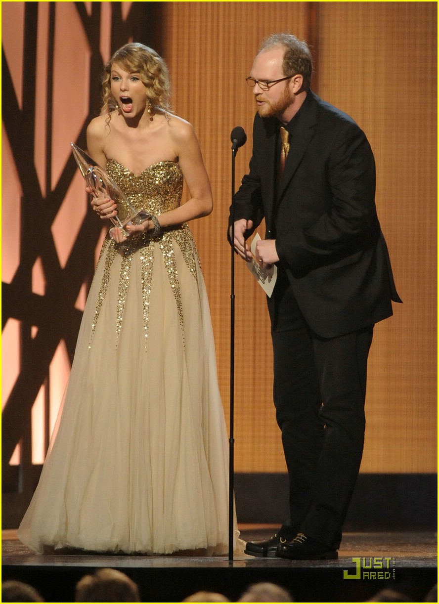 Taylor Swift Sweeps the CMAs Photo 346891 Photo Gallery Just