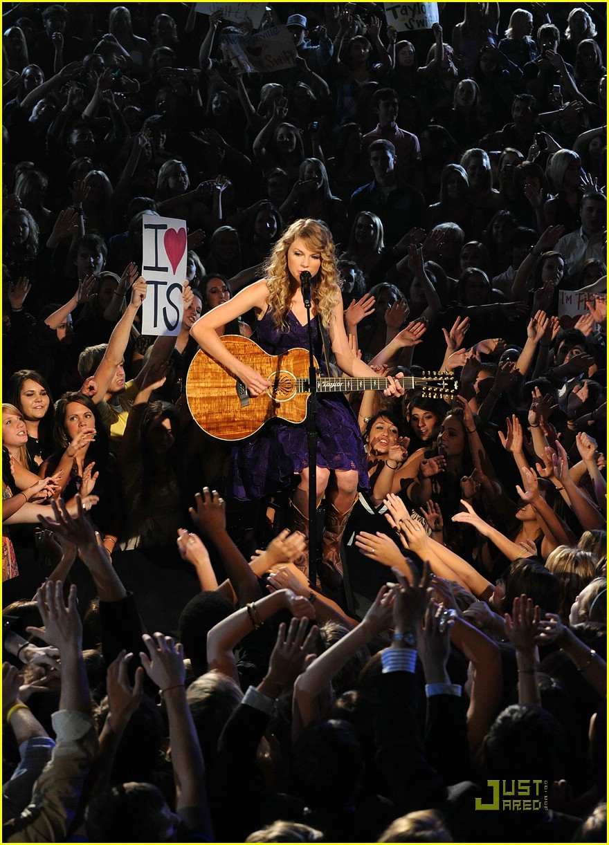 Taylor Swift Sweeps the CMAs Photo 346931 Photo Gallery Just