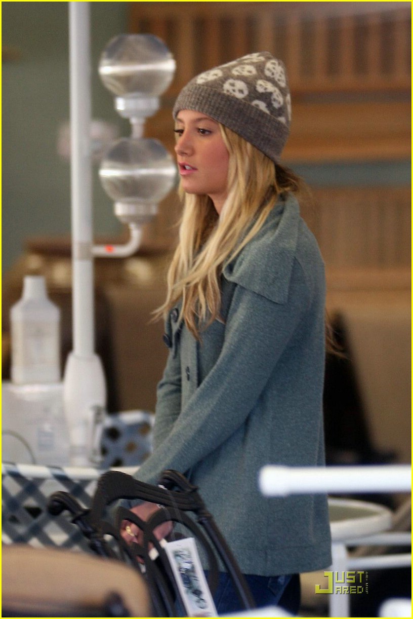 Ashley & Maui Tisdale Arte Fina Furniture Friends Photo 336591 Photo Gallery Just Jared Jr.
