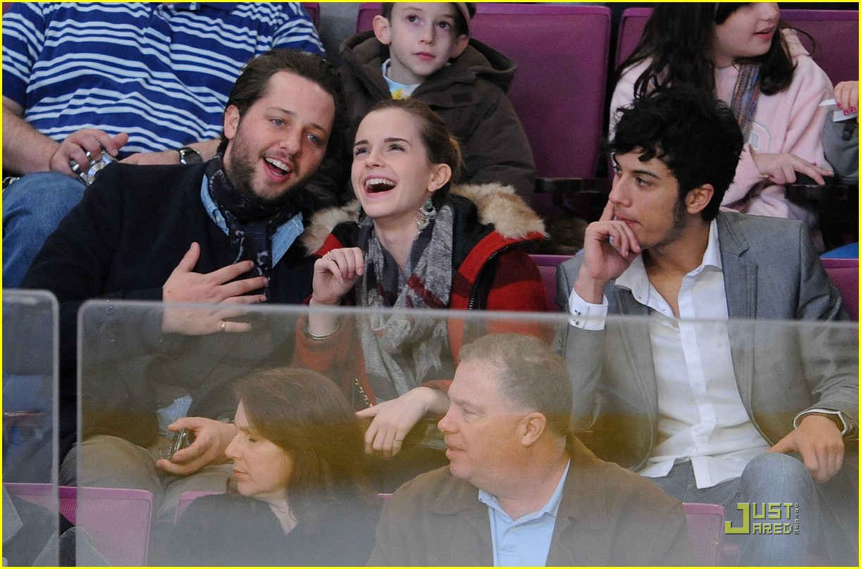 emma watson hockey game 02