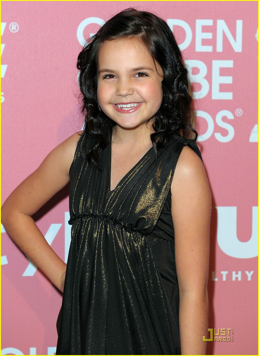 bailee madison globe gal 01