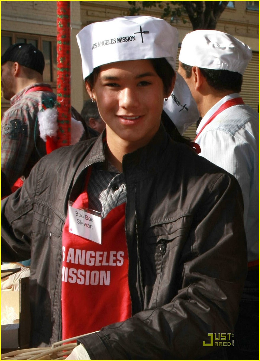corbin bleu christmas eve dinner 03