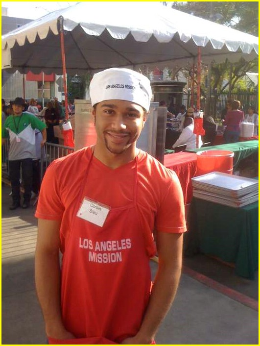 corbin bleu christmas eve dinner 07