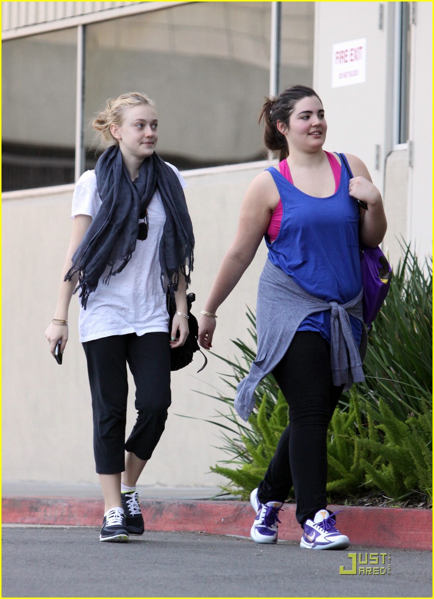 Dakota Fanning & Alessandra Garcia-Lorido: Fitness Friends | Photo