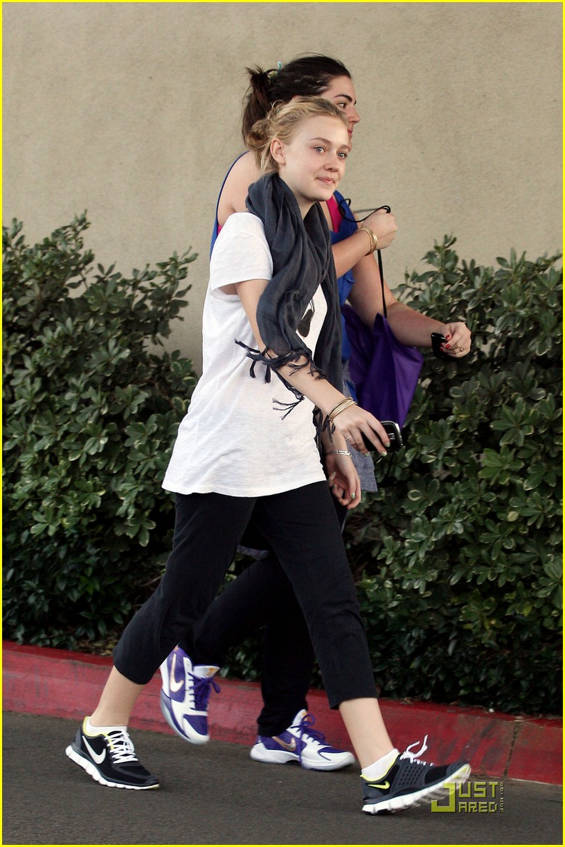 Full Sized Photo of dakota fanning alessandra garcia fitness 13