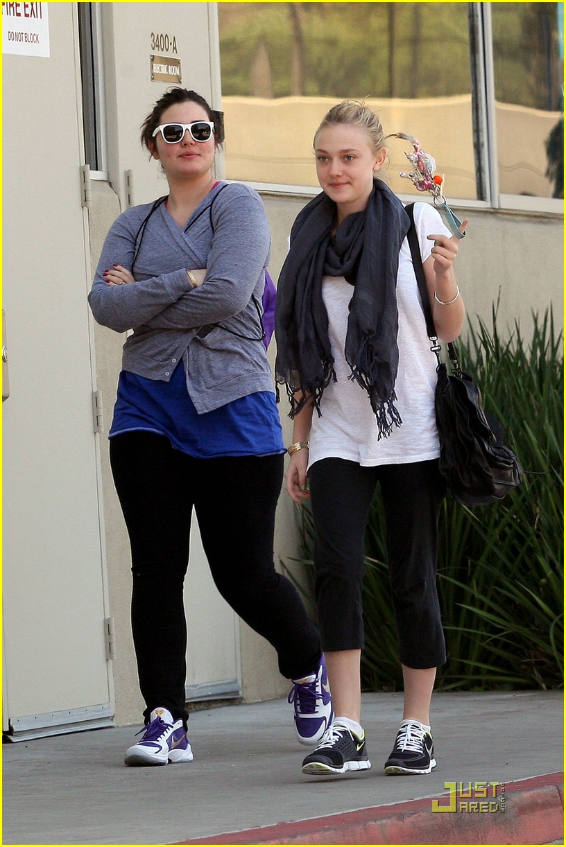 Full Sized Photo of dakota fanning alessandra garcia fitness 14