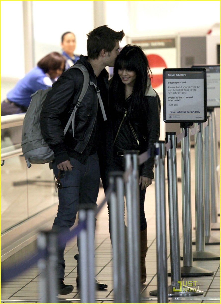 Zac Efron And Vanessa Hudgens Are L A Lovers Photo 352467 Photo Gallery Just Jared Jr