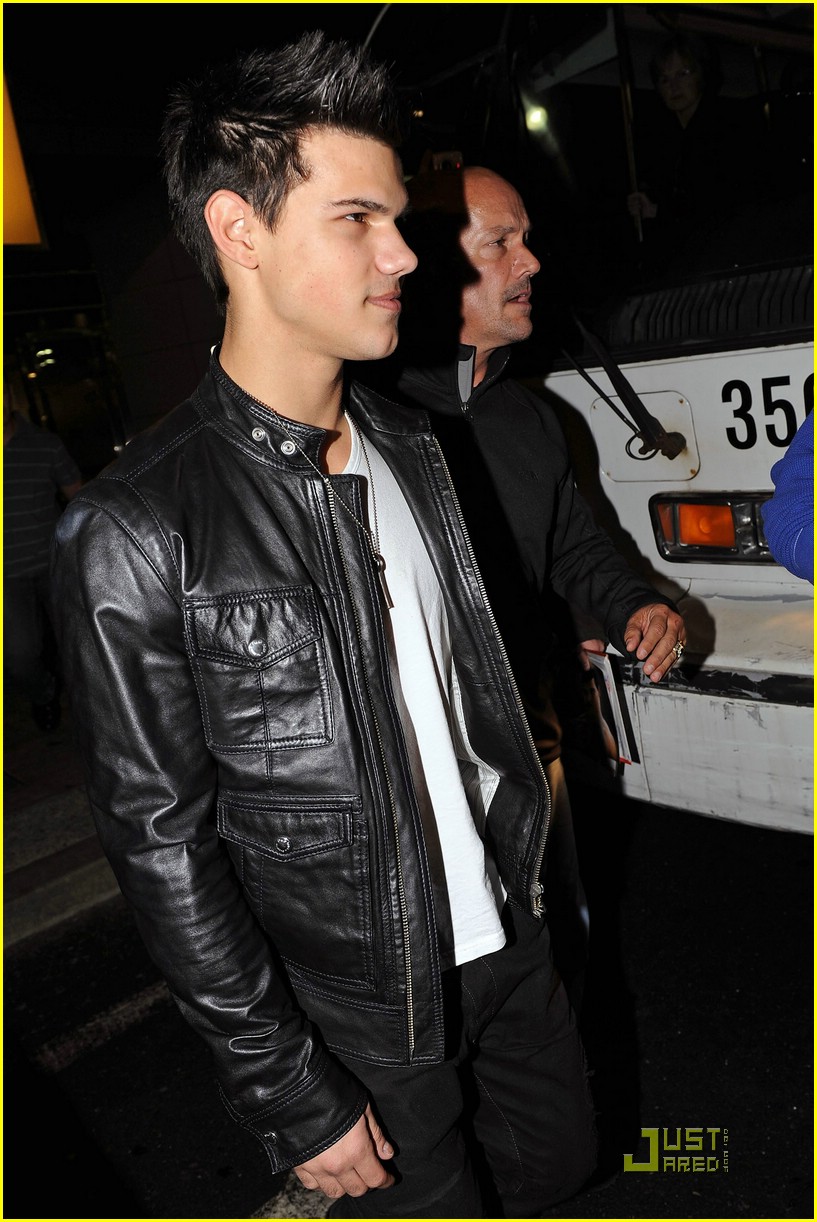 Taylor Lautner Snl Host This Weekend Photo 351425 Taylor Lautner Pictures Just Jared Jr