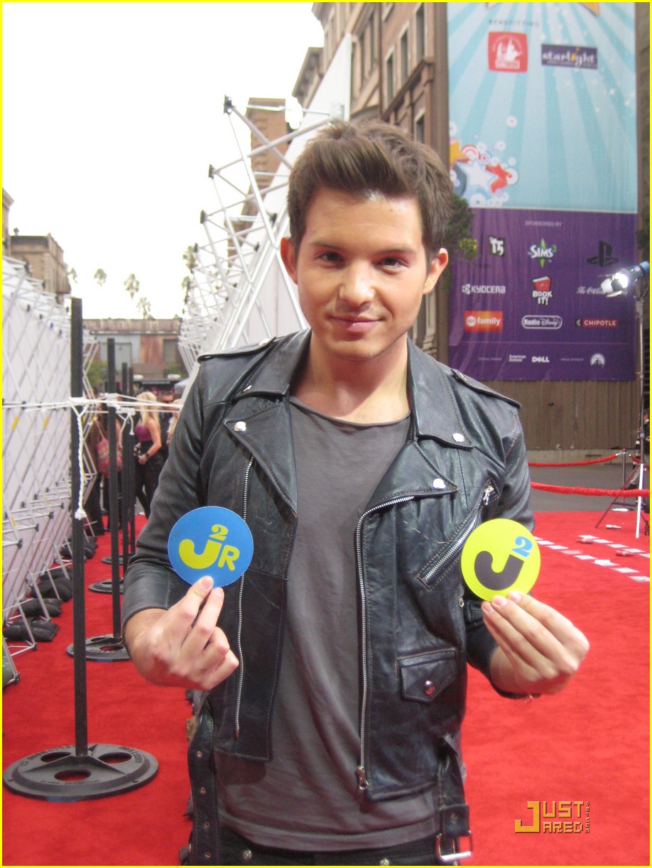 Simon Curtis & Victoria Justice are Nobu Nice | Photo 351988 - Photo