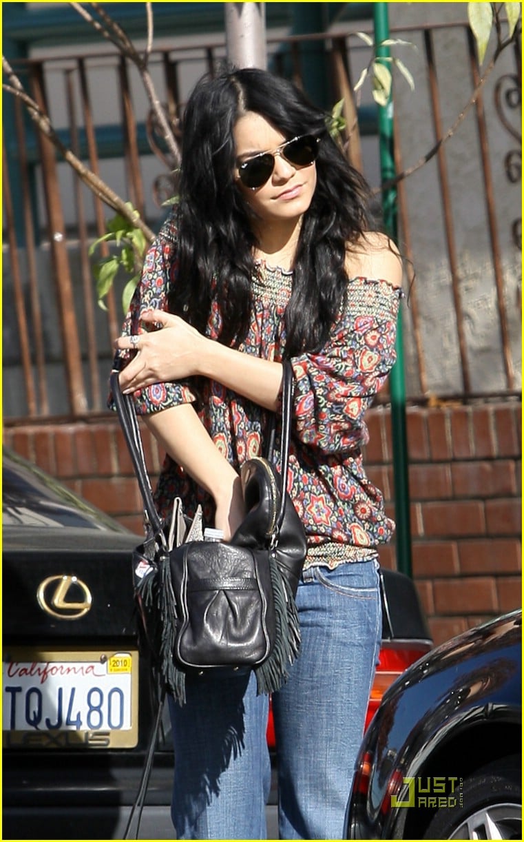 Vanessa Hudgens is Breakfast Beautiful Photo 352807 Photo Gallery(02)