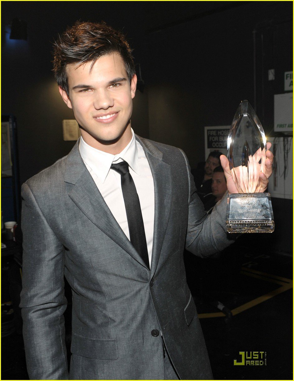 Full Sized Photo of taylor lautner movie actor pca win 07 | Taylor ...