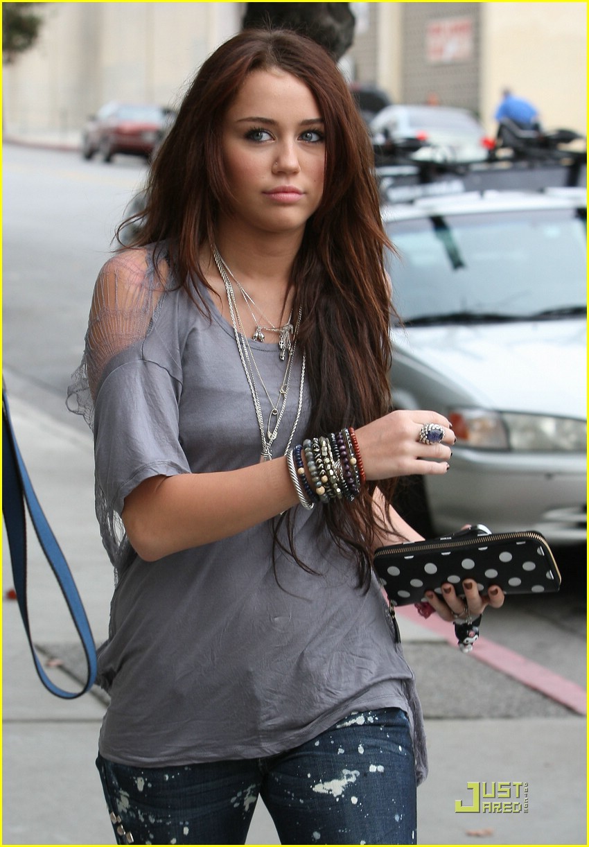 Miley Cyrus is Coffee Cute | Photo 354340 - Photo Gallery | Just Jared Jr.