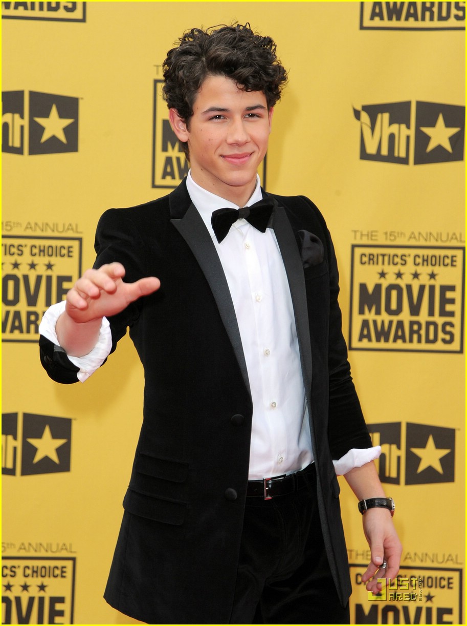 Full Sized Photo of nick jonas critics choice awards 05 | Nick Jonas ...