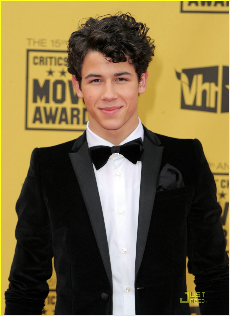 Nick Jonas Wears Chucks To Critic's Choice Awards | Photo 355045 ...