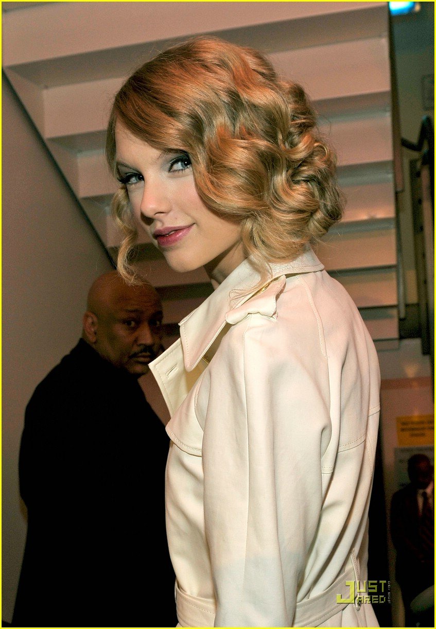 Full Sized Photo of taylor swift people choice awards 01 Taylor Swift