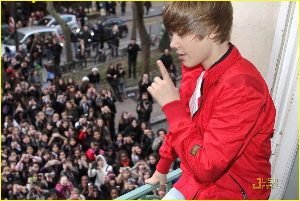 Justin Bieber Shuts Down the Citadium in Paris Photo 359713 Photo