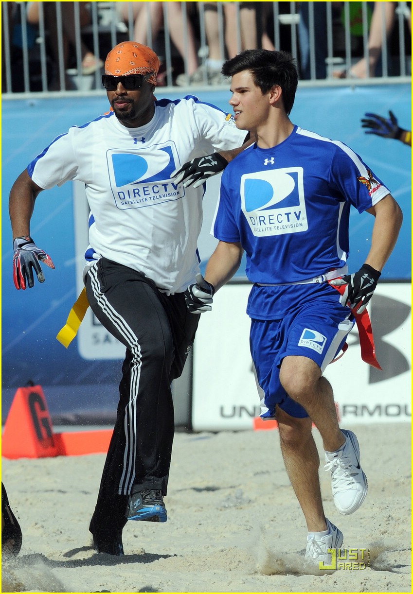 Full Sized Photo of taylor lautner face sand football 32 | Taylor ...