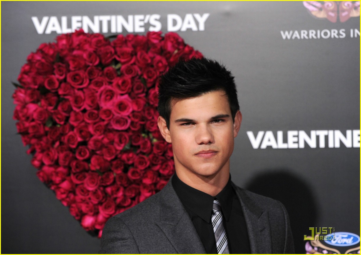 Full Sized Photo of taylor lautner valentines day premiere 13 | Taylor ...